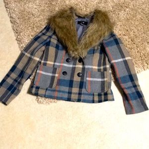 Woman jacket with fur collar